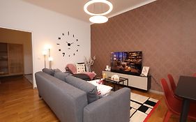 Ruby Holiday Home With Patio