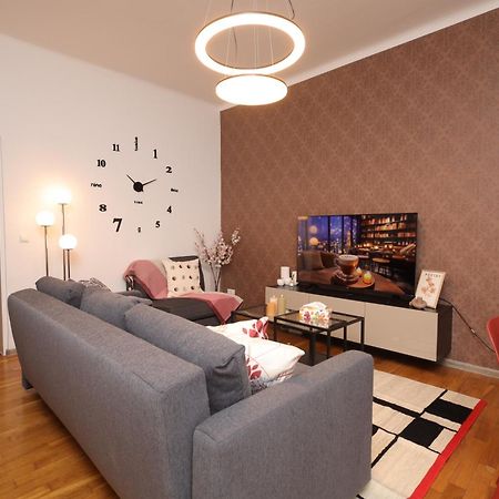Ruby Holiday Home With Patio Wien Exterior foto